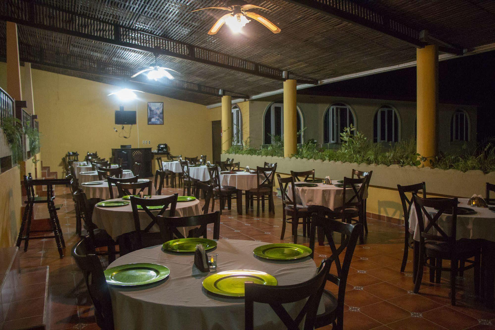 Hotel Ribiera Del Lago Peten Itza San Roman Екстериор снимка